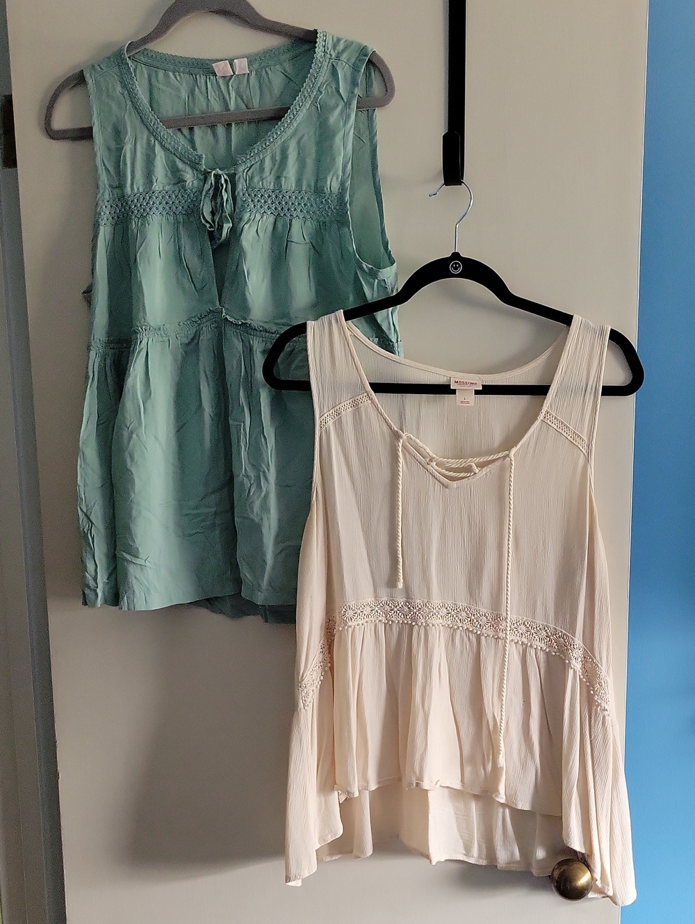 2/10$-Mossimo Supply Co. Cream Sleeveless Lace-Trim Tie-Front Camisole